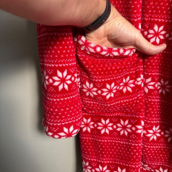 La Senza Women's Holiday Fleece Short Robe Red Size L/XL‎ *Missing belt tie - Picture 2 of 15